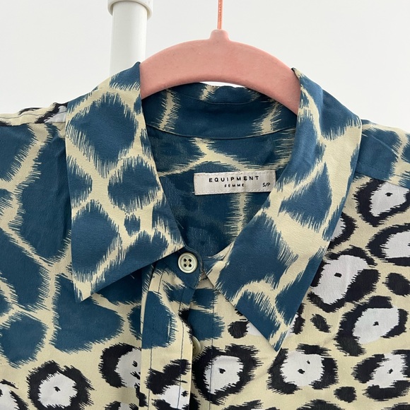 100% silk blouse. Gently worn. Button down. Equipment. S. - Picture 3 of 3